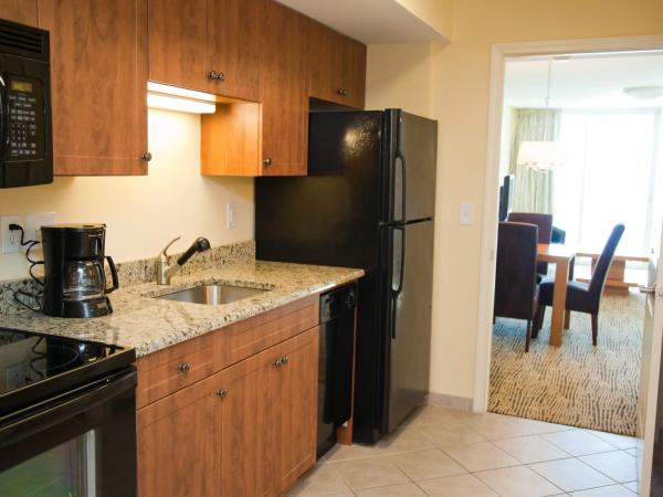 Towers at North Myrtle Beach : photo 5 de la chambre suite lit king-size - côté océan