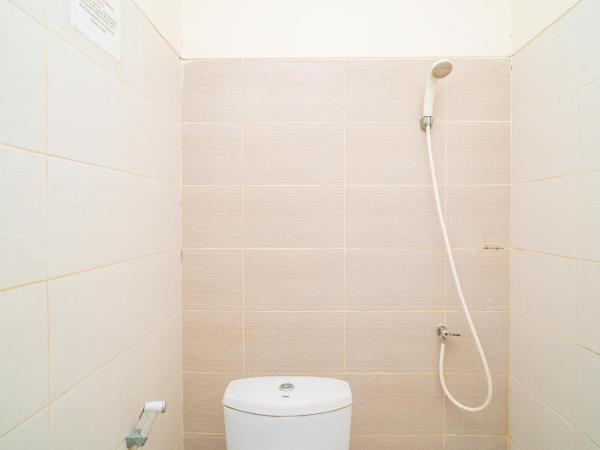 RedDoorz Syariah near Marvel City Mall 2 : photo 4 de la chambre chambre lits jumeaux