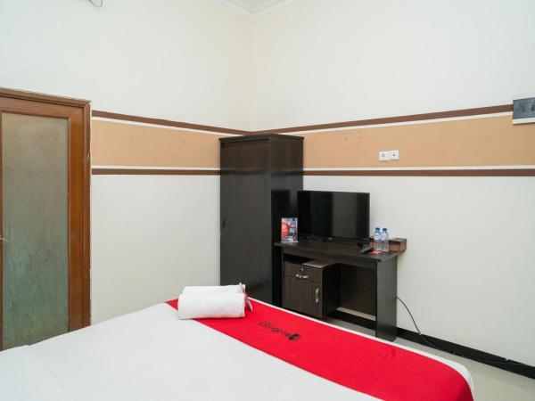 RedDoorz Syariah near Marvel City Mall 2 : photo 5 de la chambre chambre double
