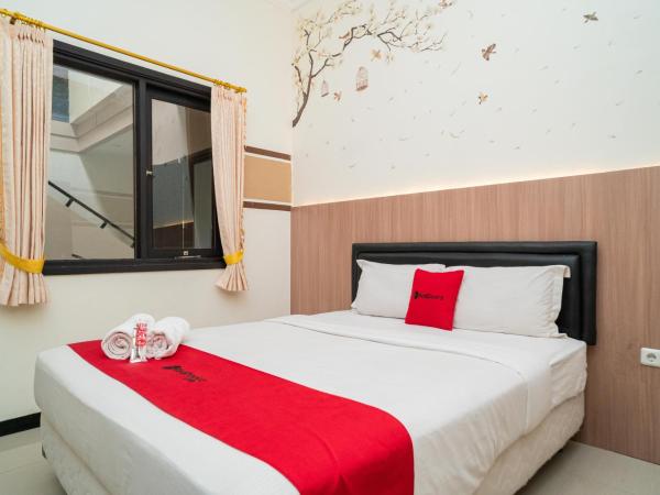RedDoorz Syariah near Marvel City Mall 2 : photo 6 de la chambre chambre double