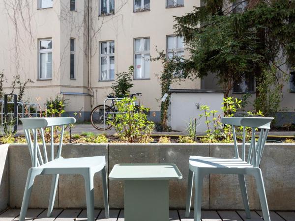 limehome Berlin Luise Henriette Str - Digital Access : photo 3 de la chambre suite avec terrasse 