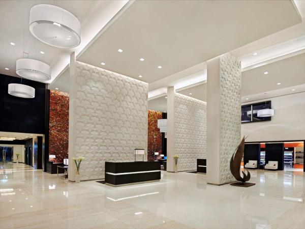 Hyatt Place Dubai Al Rigga : photo 1 de la chambre chambre lits jumeaux avec canapé-lit