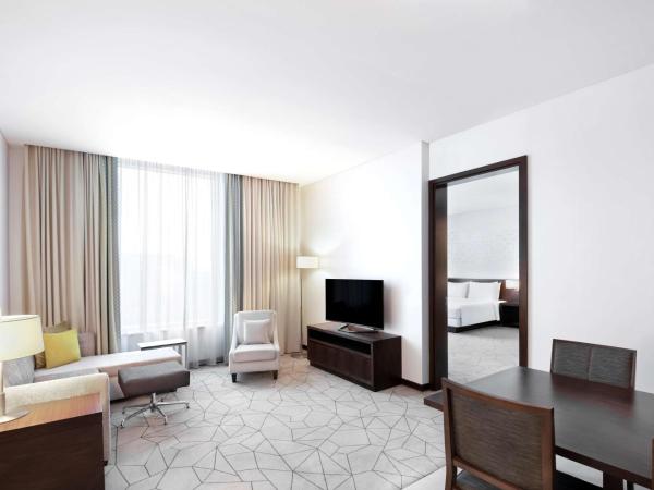 Hyatt Place Dubai Baniyas Square : photo 1 de la chambre suite lit king-size
