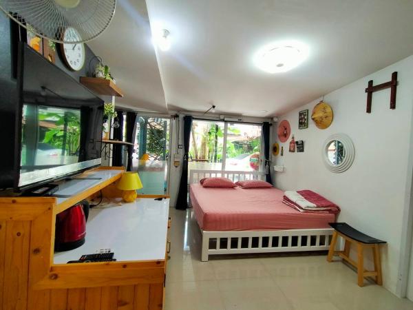 Ruenthip Homestay : photo 3 de la chambre studio avec vue sur jardin