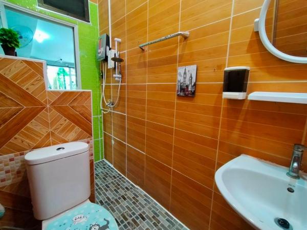 Ruenthip Homestay : photo 6 de la chambre studio avec vue sur jardin