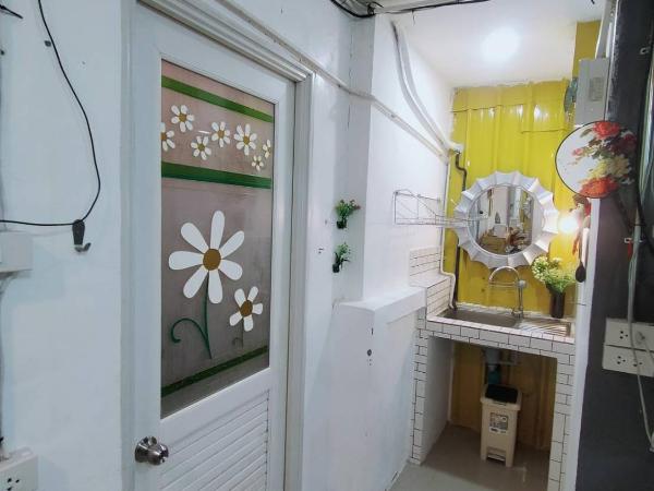 Ruenthip Homestay : photo 5 de la chambre studio avec vue sur jardin