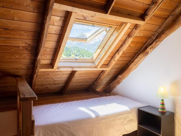 Résidence Sunêlia Les Logis d'Orres : photo 7 de la chambre appartement avec vue sur la montagne