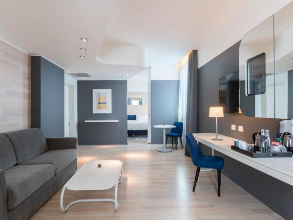 voco Milan-Fiere, an IHG Hotel : photo 1 de la chambre suite 1 chambre avec lit king-size