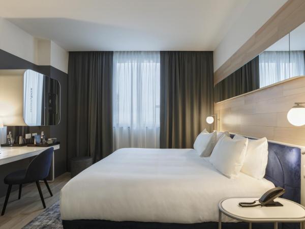 voco Milan-Fiere, an IHG Hotel : photo 5 de la chambre chambre pour personnes à mobilité réduite avec douche à l'Étage