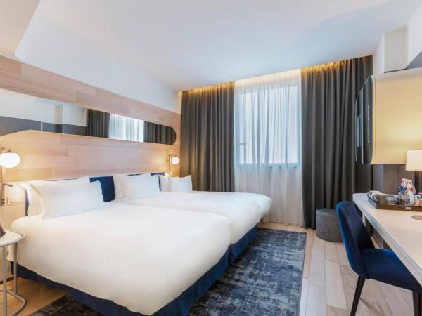 voco Milan-Fiere, an IHG Hotel : photo 1 de la chambre chambre lits jumeaux standard avec lit d'appoint