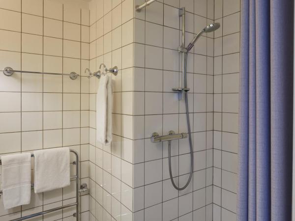 First Hotel Grand : photo 3 de la chambre chambre standard lit queen-size