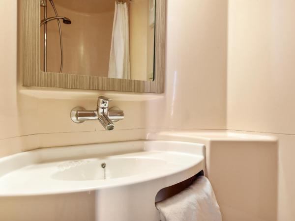 Premiere Classe Beauvais : photo 6 de la chambre chambre 3 lits simples essentiel plus