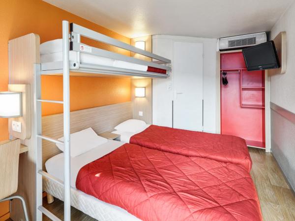 Premiere Classe Beauvais : photo 3 de la chambre chambre triple (1 lit double et 1 lit simple)