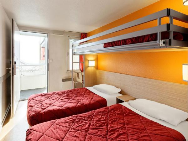 Premiere Classe Beauvais : photo 5 de la chambre chambre triple (1 lit double et 1 lit simple)