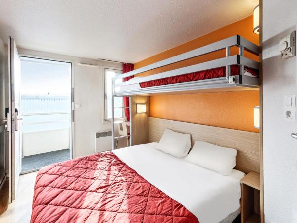 Premiere Classe Beauvais : photo 7 de la chambre chambre triple (1 lit double et 1 lit simple)