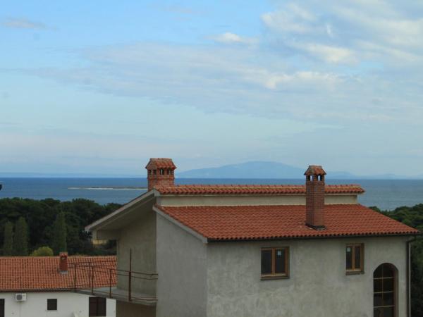 Rooms with a parking space Premantura, Medulin - 7463 : photo 6 de la chambre chambre double avec balcon - vue sur mer