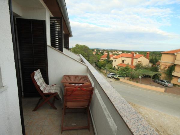 Rooms with a parking space Premantura, Medulin - 7463 : photo 4 de la chambre chambre double avec balcon - vue sur mer