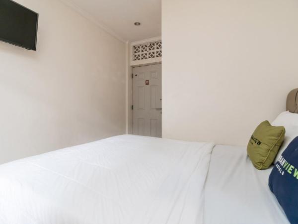 Urbanview Hotel Minongga Pondok Labu by RedDoorz : photo 2 de la chambre chambre double supérieure