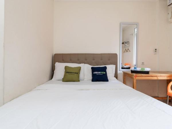 Urbanview Hotel Minongga Pondok Labu by RedDoorz : photo 7 de la chambre chambre double supérieure