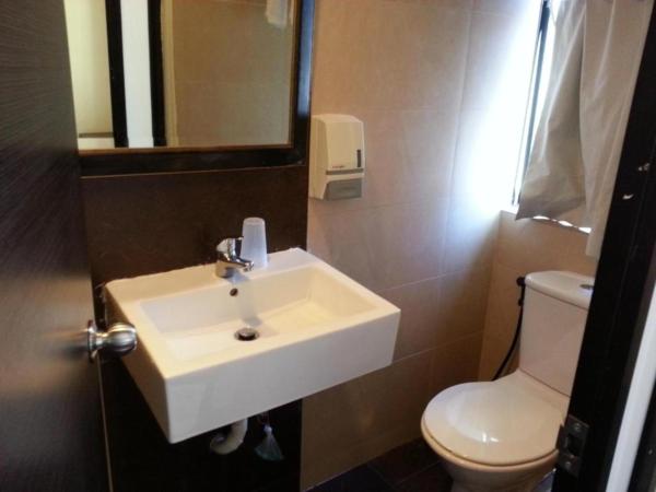 L Hotel at Broadway : photo 4 de la chambre chambre double ou lits jumeaux