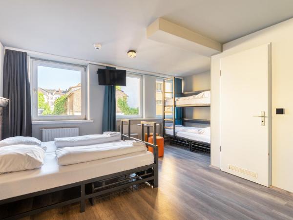 a&o Frankfurt Galluswarte : photo 1 de la chambre chambre quadruple