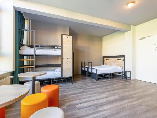 a&o Frankfurt Galluswarte : photo 7 de la chambre chambre 6 lits