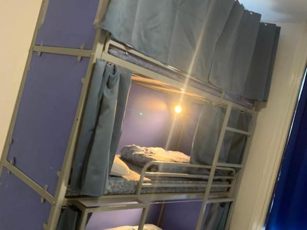 Brighton Beach Inn Hostel : photo 1 de la chambre lit dans dortoir mixte de 6 lits