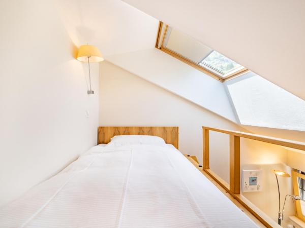 Hotel Pollux : photo 2 de la chambre petite chambre simple avec mezzanine