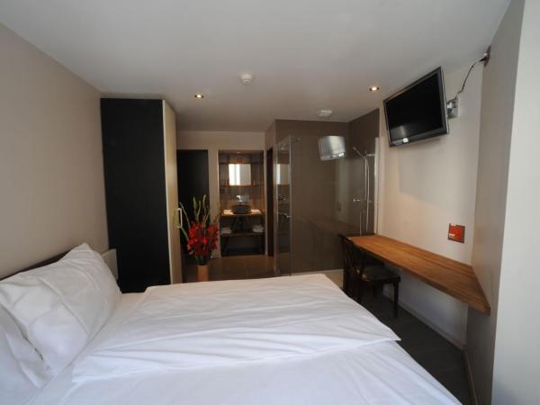 Chez Gilles hôtel resto bar SA : photo 1 de la chambre chambre simple standard avec salle de bains commune