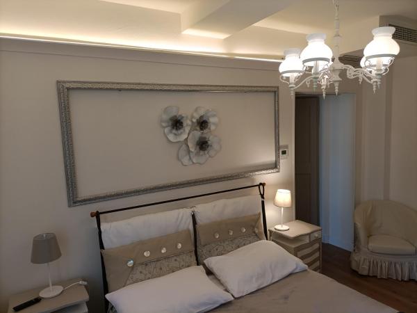 AriediParma - Rooms&apartments : photo 2 de la chambre chambre double avec salle de bains privative