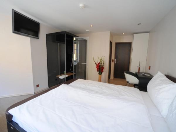 Chez Gilles hôtel resto bar SA : photo 2 de la chambre chambre simple standard avec salle de bains commune