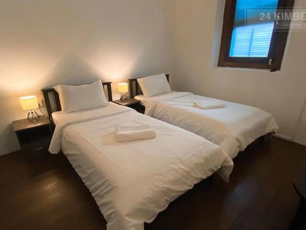 24 Kimberley : photo 1 de la chambre chambre lits jumeaux avec salle de bains commune