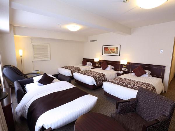 Nishitetsu Grand Hotel : photo 1 de la chambre chambre quadruple de luxe - non-fumeurs
