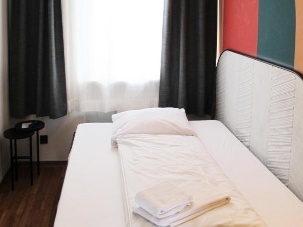 The Dot | 24/7 Checkin : photo 4 de la chambre chambre simple avec salle de bains commune