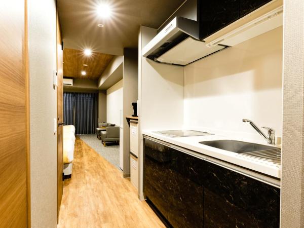 Takuto Hotel Osaka Shinsaibashi : photo 6 de la chambre chambre quadruple de luxe avec balcon