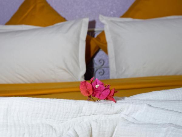 Riad Parfums de OUARZAZATE : photo 1 de la chambre chambre triple de luxe