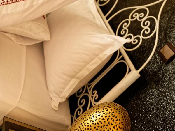 Riad Parfums de OUARZAZATE : photo 3 de la chambre chambre familiale avec salle de bains