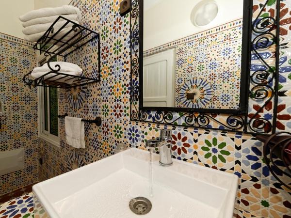 Riad Parfums de OUARZAZATE : photo 7 de la chambre chambre deluxe