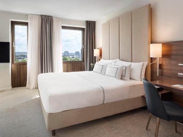 Meliá Düsseldorf : photo 1 de la chambre suite junior the level avec accès au salon exécutif