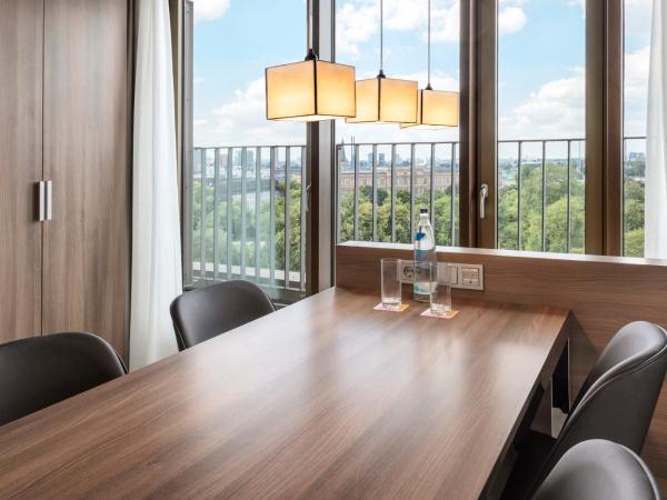 Meliá Düsseldorf : photo 4 de la chambre suite exécutive the level avec accès au salon