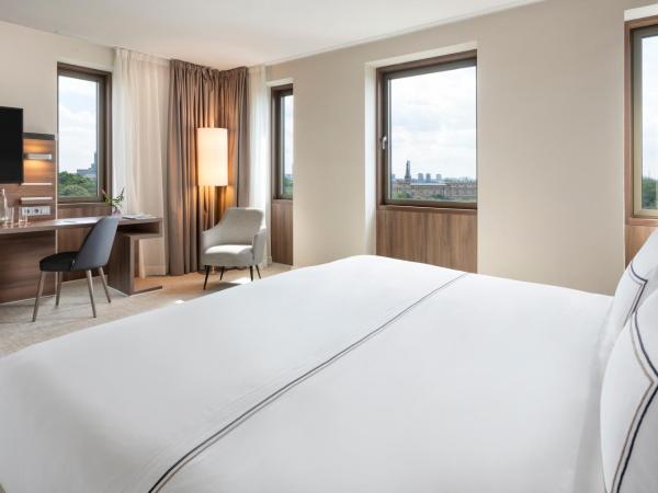 Meliá Düsseldorf : photo 2 de la chambre chambre the level avec accès au salon exécutif