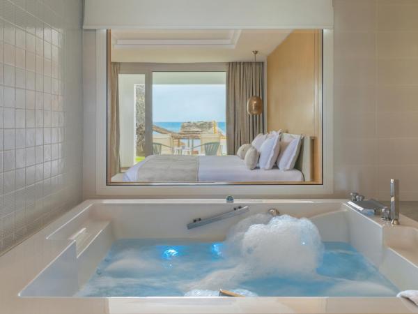 Royal Azur Thalassa : photo 1 de la chambre suite deluxe avec baignoire spa