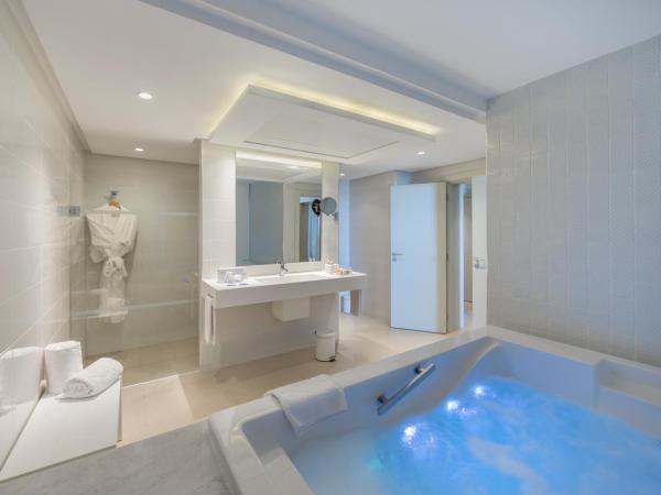 Royal Azur Thalassa : photo 2 de la chambre suite deluxe avec baignoire spa