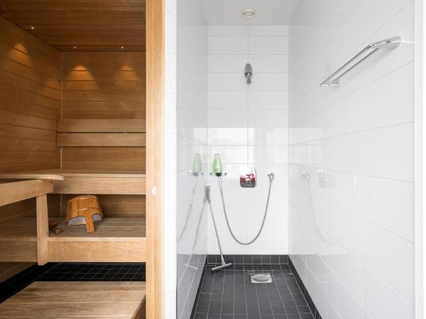 Hiisi Hotel Helsinki Jätkäsaari : photo 3 de la chambre suite junior avec sauna