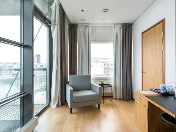 Hiisi Hotel Helsinki Jätkäsaari : photo 10 de la chambre suite junior avec sauna