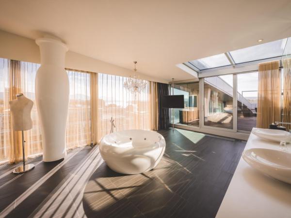 Kameha Grand Bonn : photo 3 de la chambre suite lit king-size avec toit-terrasse