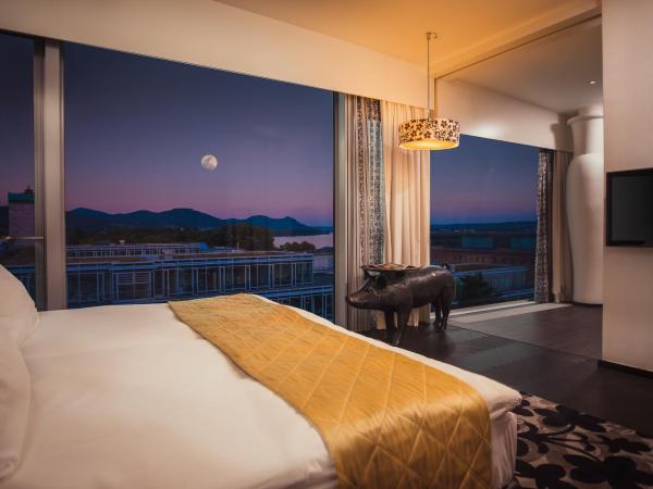 Kameha Grand Bonn : photo 7 de la chambre suite lit king-size avec toit-terrasse