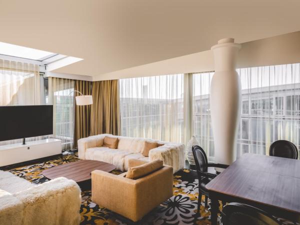 Kameha Grand Bonn : photo 4 de la chambre suite lit queen-size avec toit-terrasse