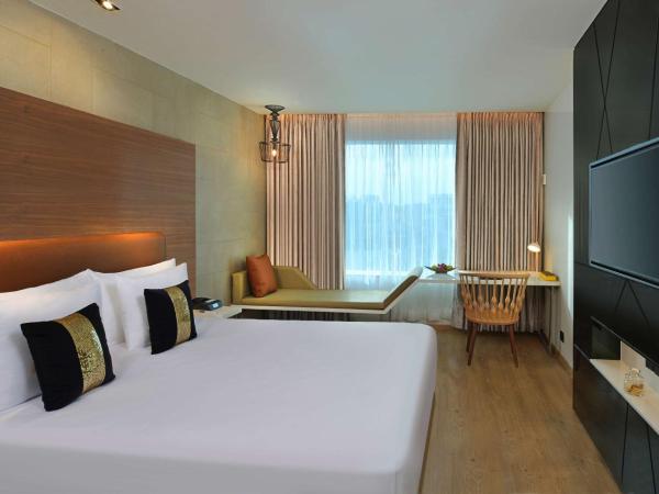 Radisson Bengaluru City Center : photo 3 de la chambre chambre deluxe - vue sur lac