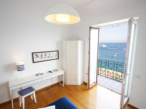 Capri Inn : photo 9 de la chambre chambre double - vue sur mer